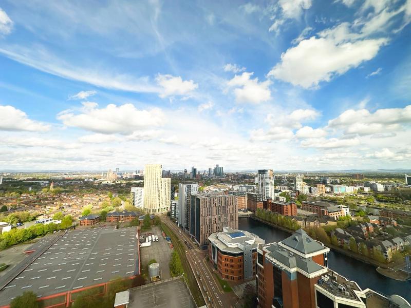 Three-Bedroom Apartment with View image 1