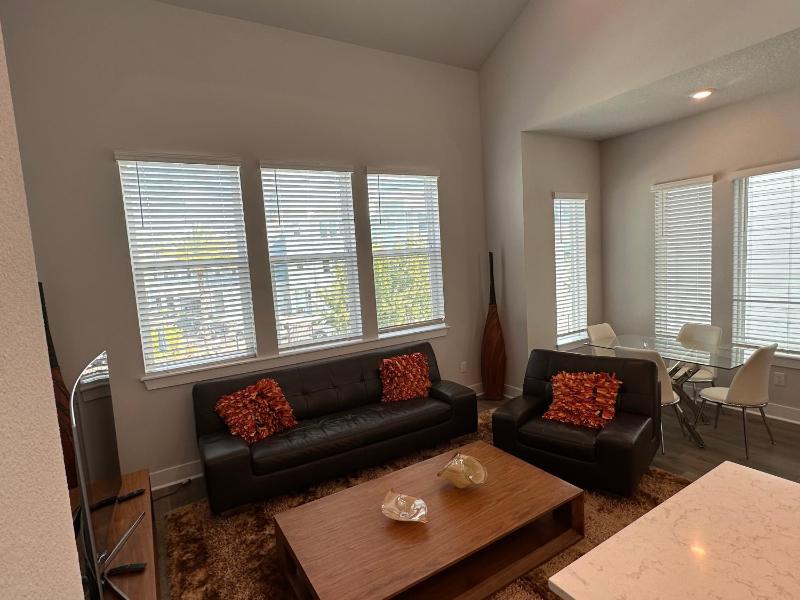 Luxurious Three-story Townhouse In Payne Park Village - image 23