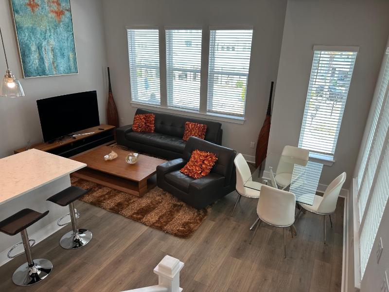 Luxurious Three-story Townhouse In Payne Park Village - image 11