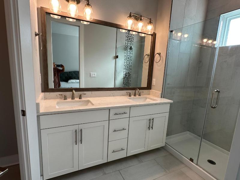 Luxurious Three-story Townhouse In Payne Park Village - image 13