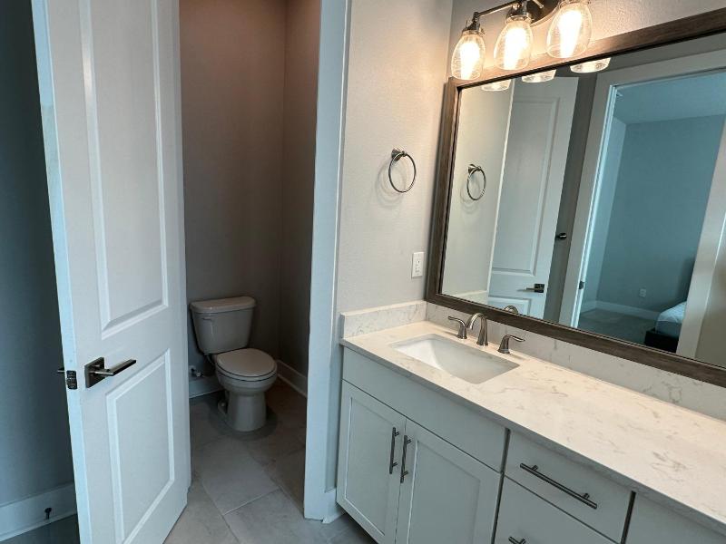 Luxurious Three-story Townhouse In Payne Park Village - image 17