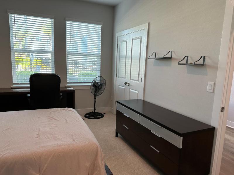 Luxurious Three-story Townhouse In Payne Park Village - image 15