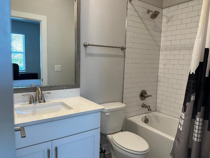 Luxurious Three-story Townhouse In Payne Park Village - image 9