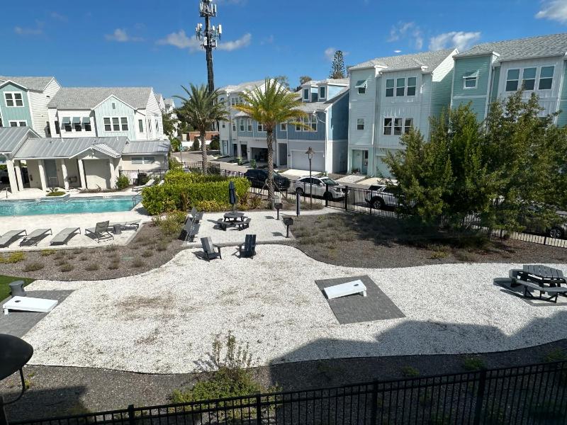 Luxurious Three-story Townhouse In Payne Park Village - image 7
