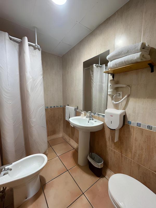 Double Room with Private Bathroom image 1