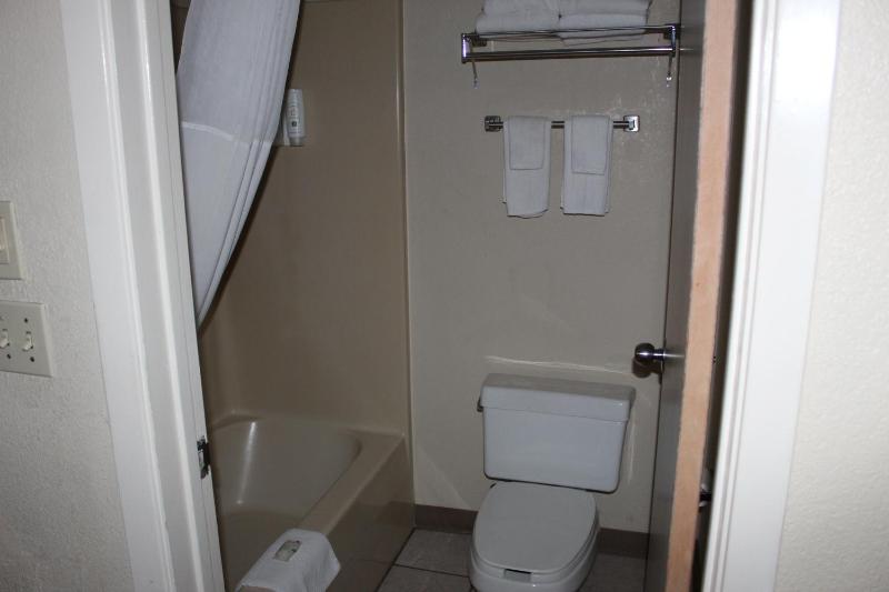 King Room - Non-Smoking image 2