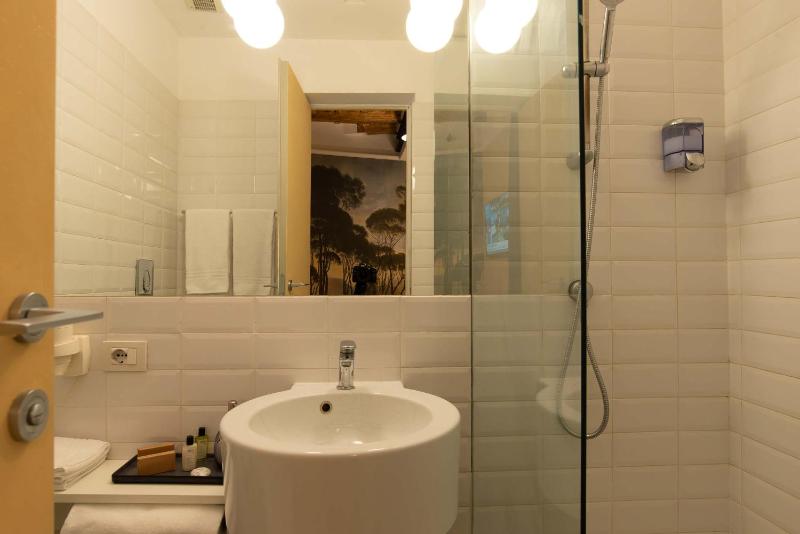 Standard Double or Twin Room image 3