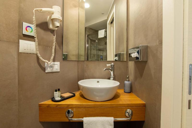 Superior Single Room image 1