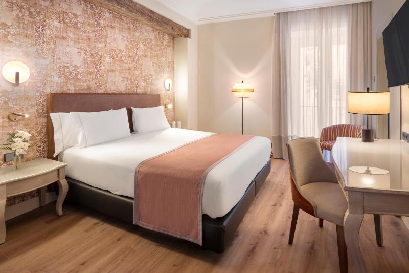 Premium Double or Twin Room image 3