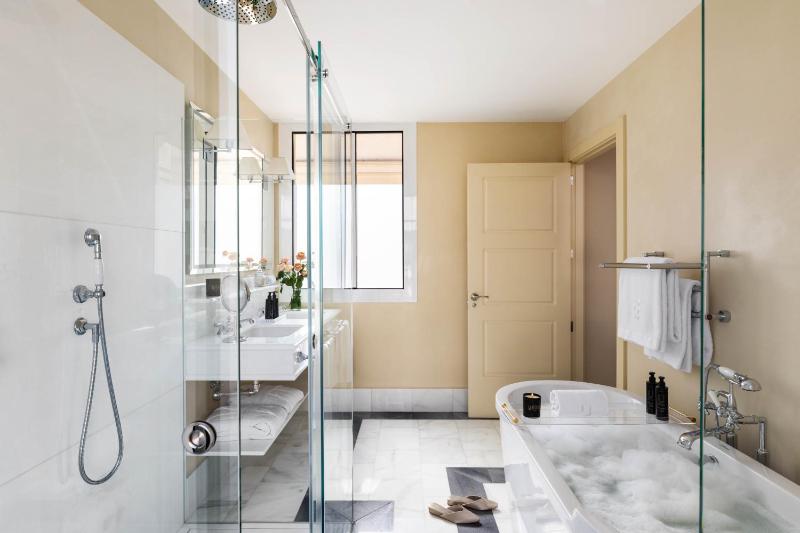 Suite with Terrace image 3