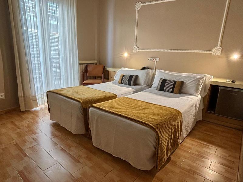Double or Twin Room image 3