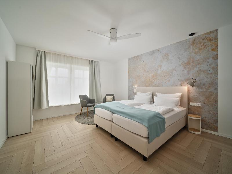 Double Room image 4