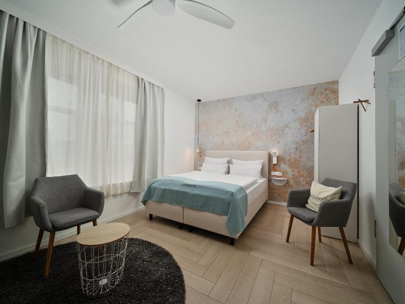 Double Room image 2