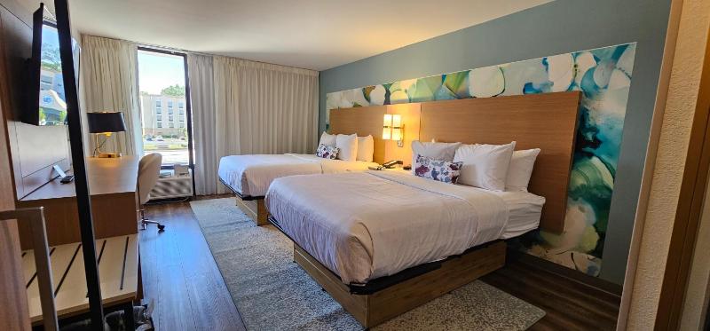 Queen Room with Two Queen Beds and Pool View - Non-Smoking image 2