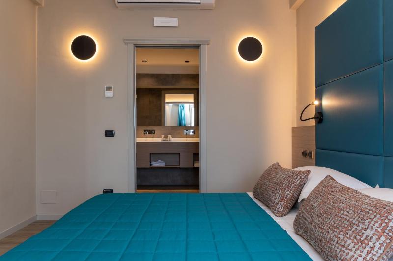 Suite with Sea View image 4