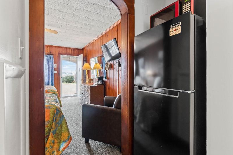 Double Room with Pool View - No Pets Allowed image 4