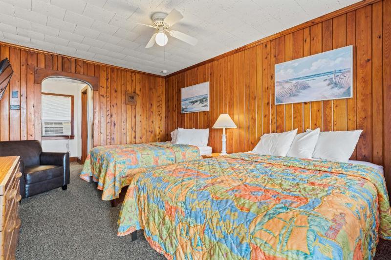 Double Room with Pool View - No Pets Allowed image 3
