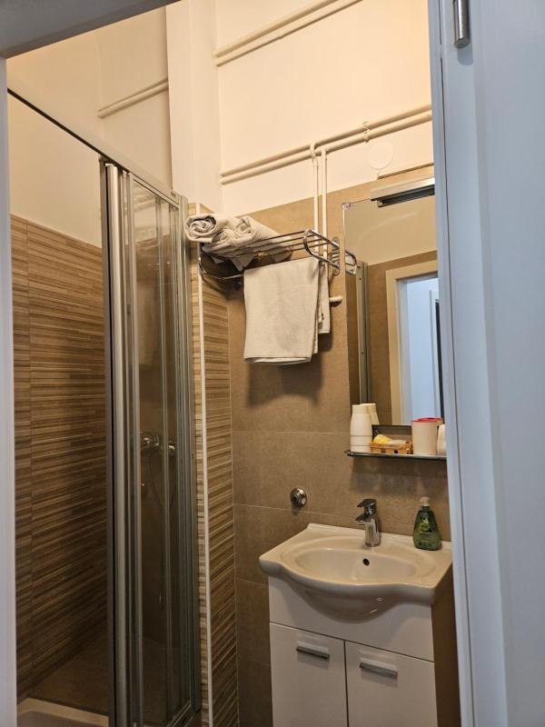 Comfort One-Bedroom Apartment image 2