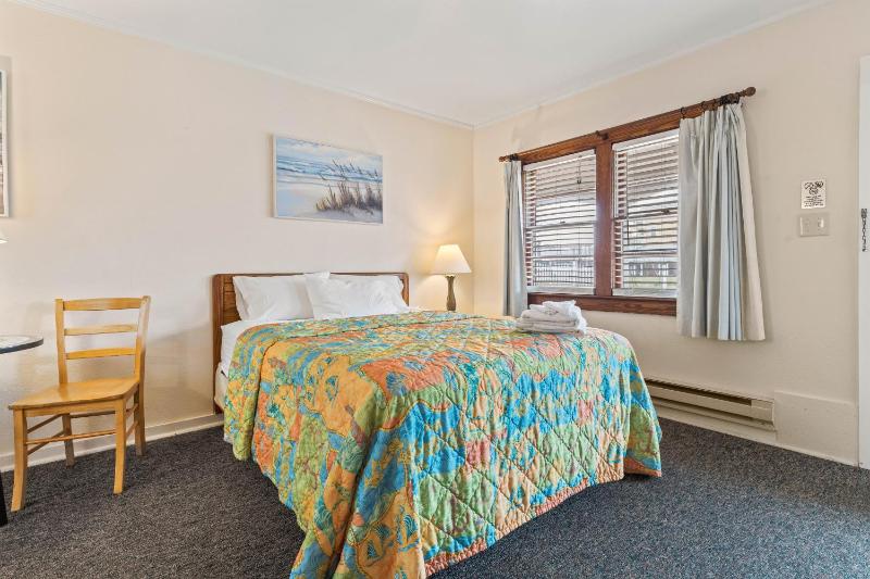 Double Room -Street View - No Pets Allowed image 4