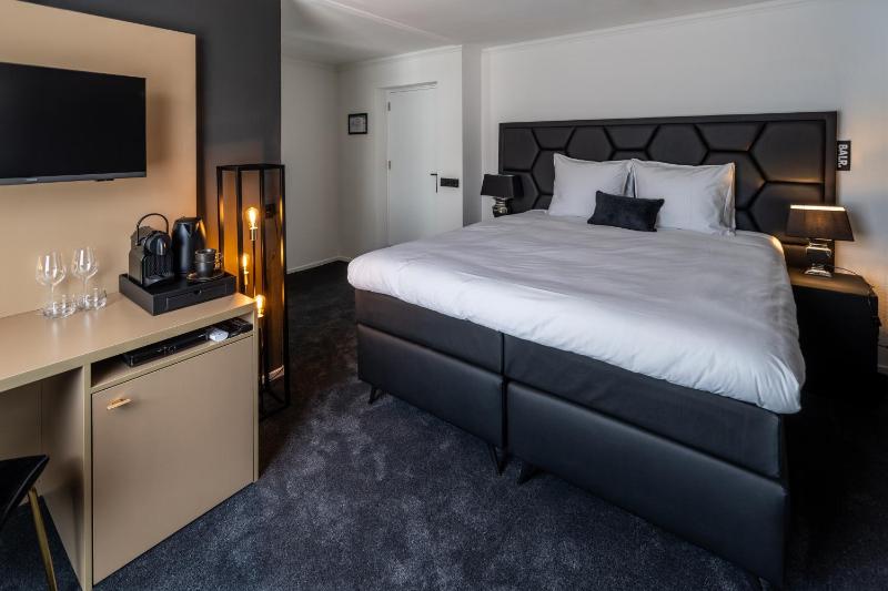 Double Room image 3