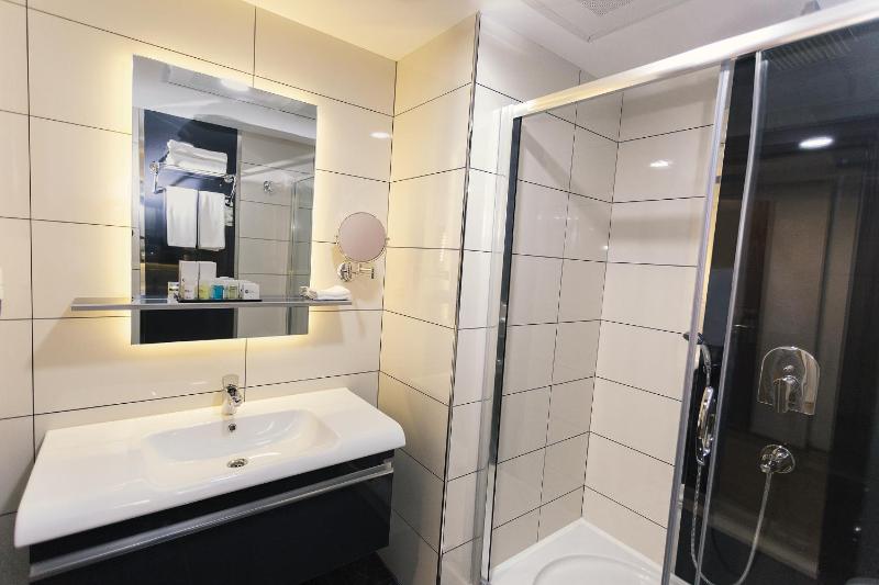 Deluxe Double Room image 4