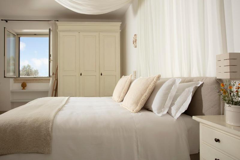 Deluxe Double Room image 3