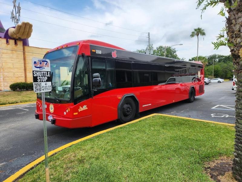 Cozy hotel with Super location near Disney - image 2