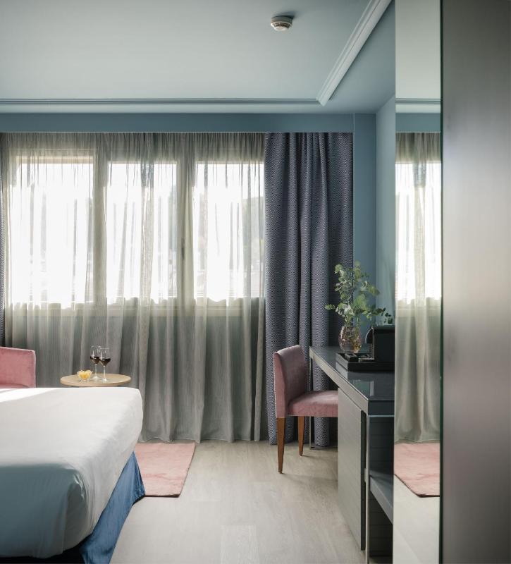 Double or Twin Room with Free Parking image 3