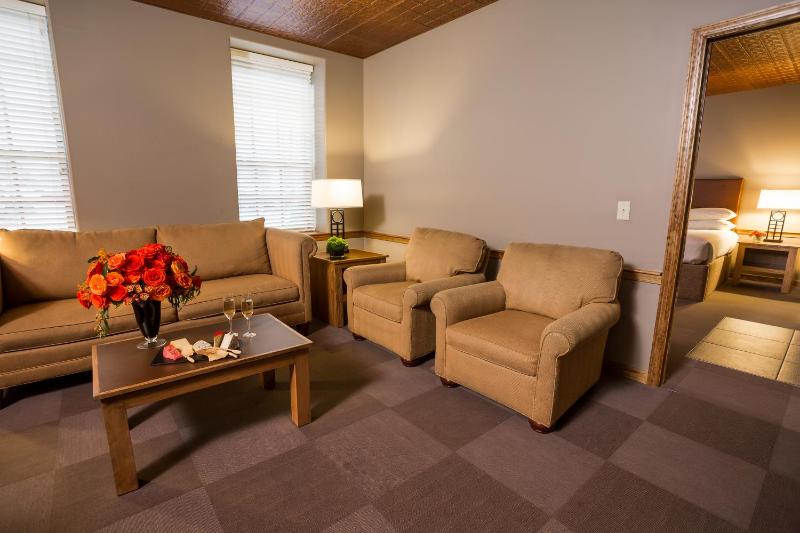 Queen Suite image 2