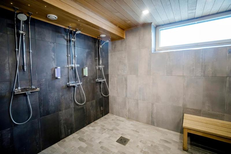 Triple Room with Shared Bathroom image 3