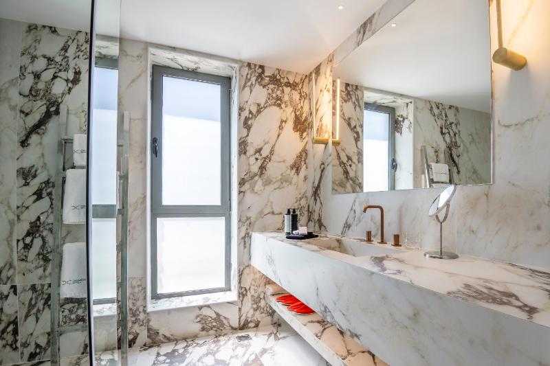 Diamond Suite with Private Pool image 3