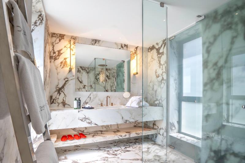 Diamond Suite with Private Pool image 4