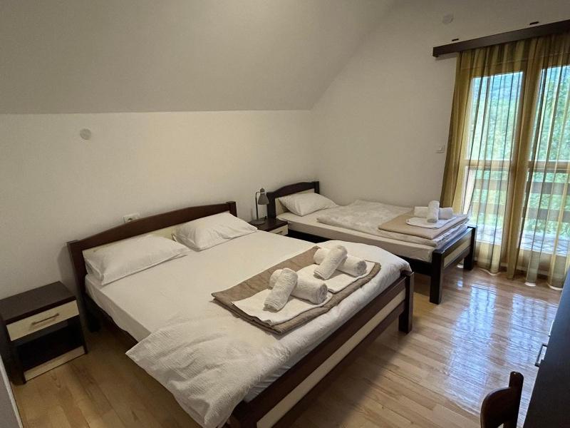 Triple Room with Terrace image 1