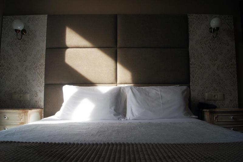 Double or Twin Room image 3