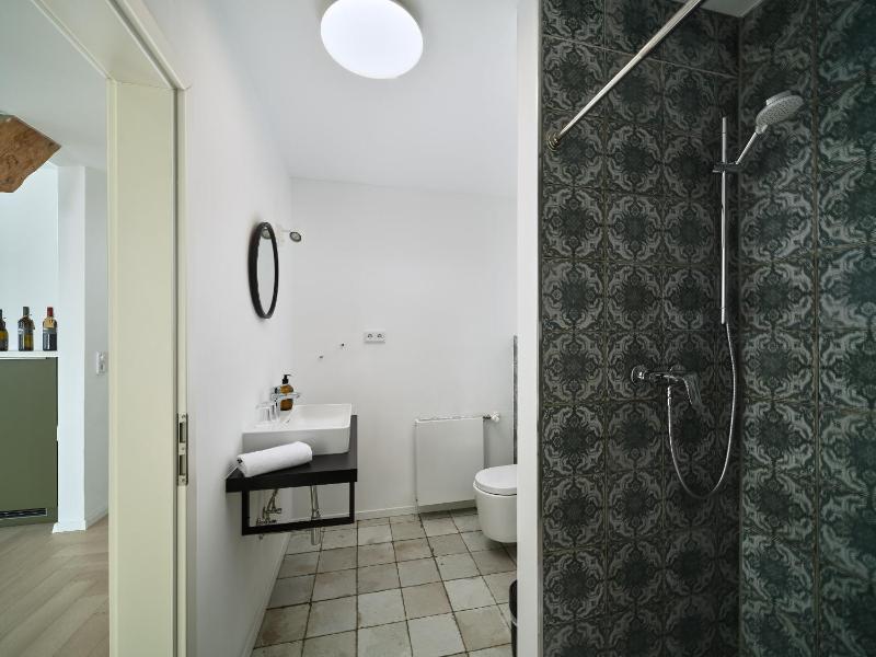 One-Bedroom Apartment image 1