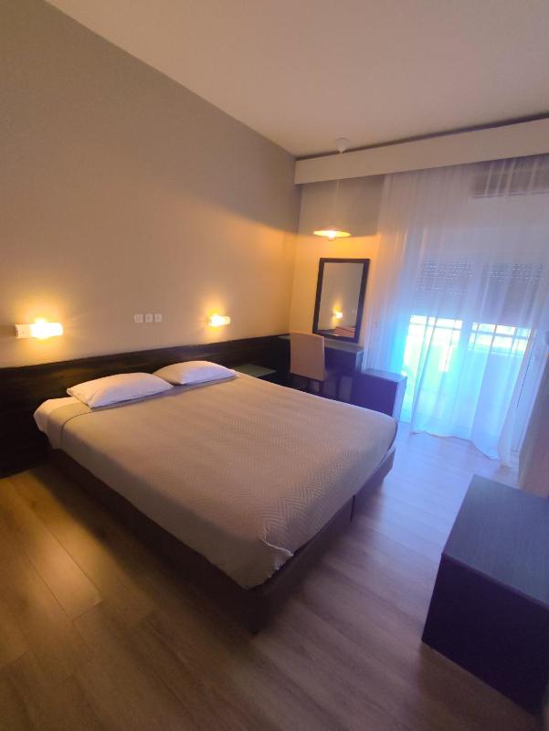 Double or Twin Room image 3