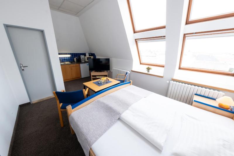 Standard Double Room image 3