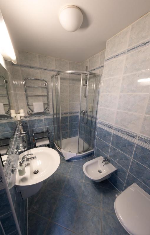 Standard Double Room image 4