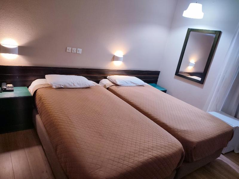 Double or Twin Room image 4
