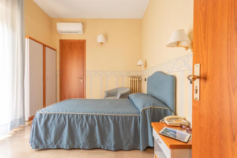 Single Room image 2
