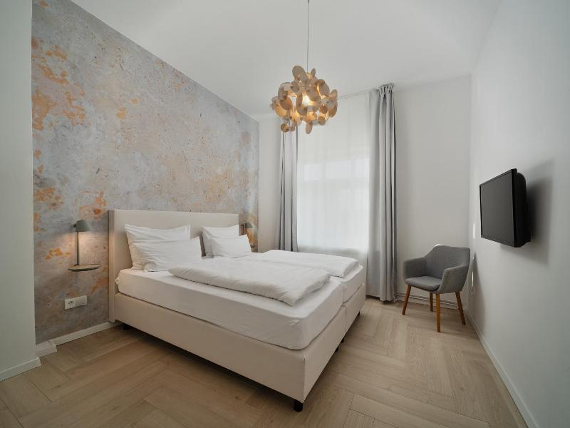 One-Bedroom Apartment image 2