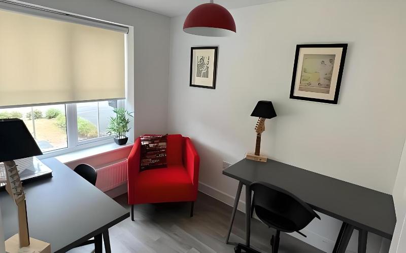 Spacious and Stylish House in Prime Location with HotTub - image 19