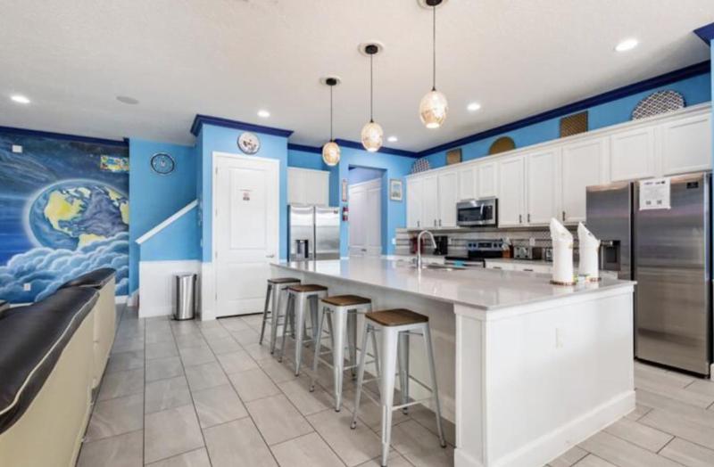 Orlando Best Secret 2025 Large Luxury Vacation Home - image 3