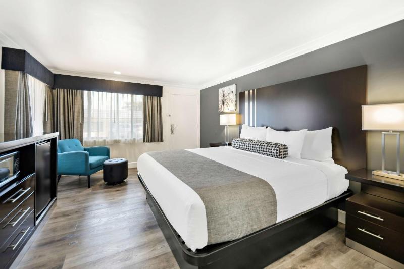 King Room - Non-Smoking image 1