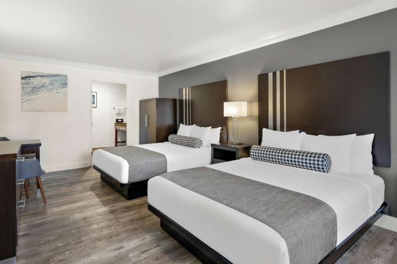 Queen Room with Two Queen Beds - Disability Access - Non-Smoking