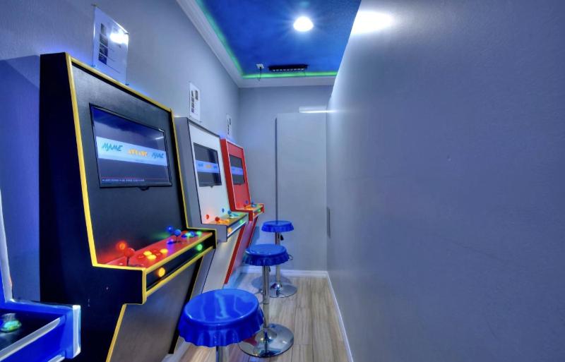 Dream Bowling Villa 14BR Heated Pool & Theater - image 14
