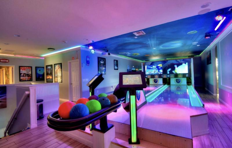 Dream Bowling Villa 14BR Heated Pool & Theater - image 35