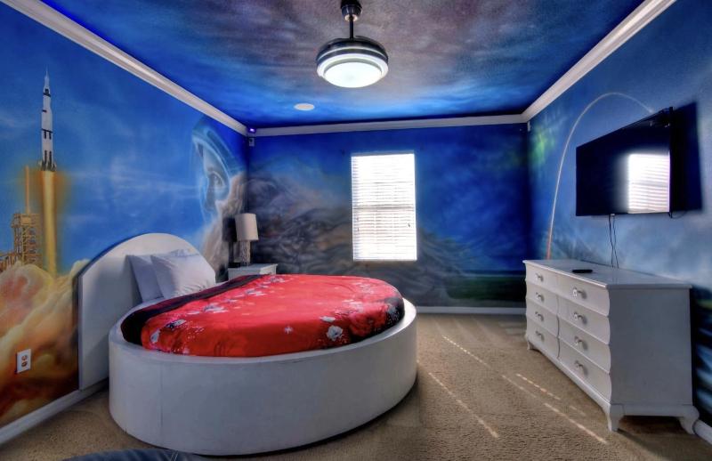 Dream Bowling Villa 14BR Heated Pool & Theater - image 32
