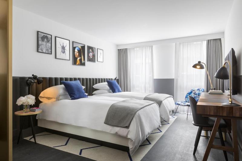 Premium Twin Room image 1
