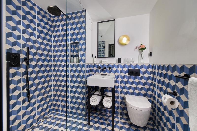 Premium Double Room with Two Double Beds image 2